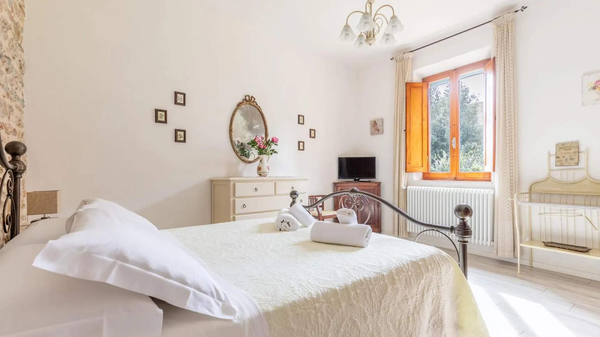 Fabio Apartments San Gimignano 0*,  Itália